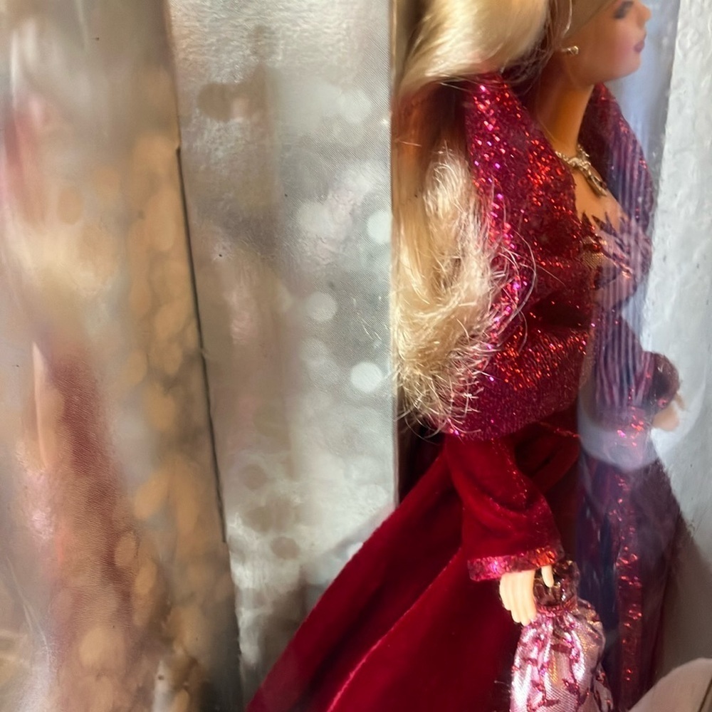 Barbie Holiday Celebration: Vintage 2002 Holiday Celebration Barbie - Picture 7 of 16